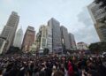 Virada Cultural: Vale do Anhangabaú teve shows lotados, desmaios e correria por água no domingo
